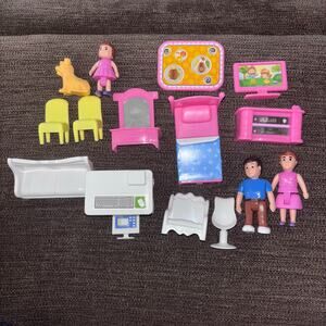Set of Toys R Us You & Me Doll House Pieces 3 Articulated Family Members & Dog